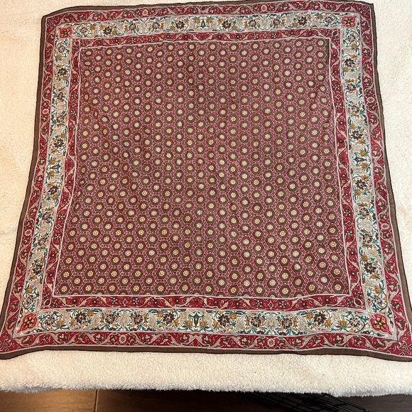 Oscar de la Renta Scarf 100% silk - Picture 1 of 4